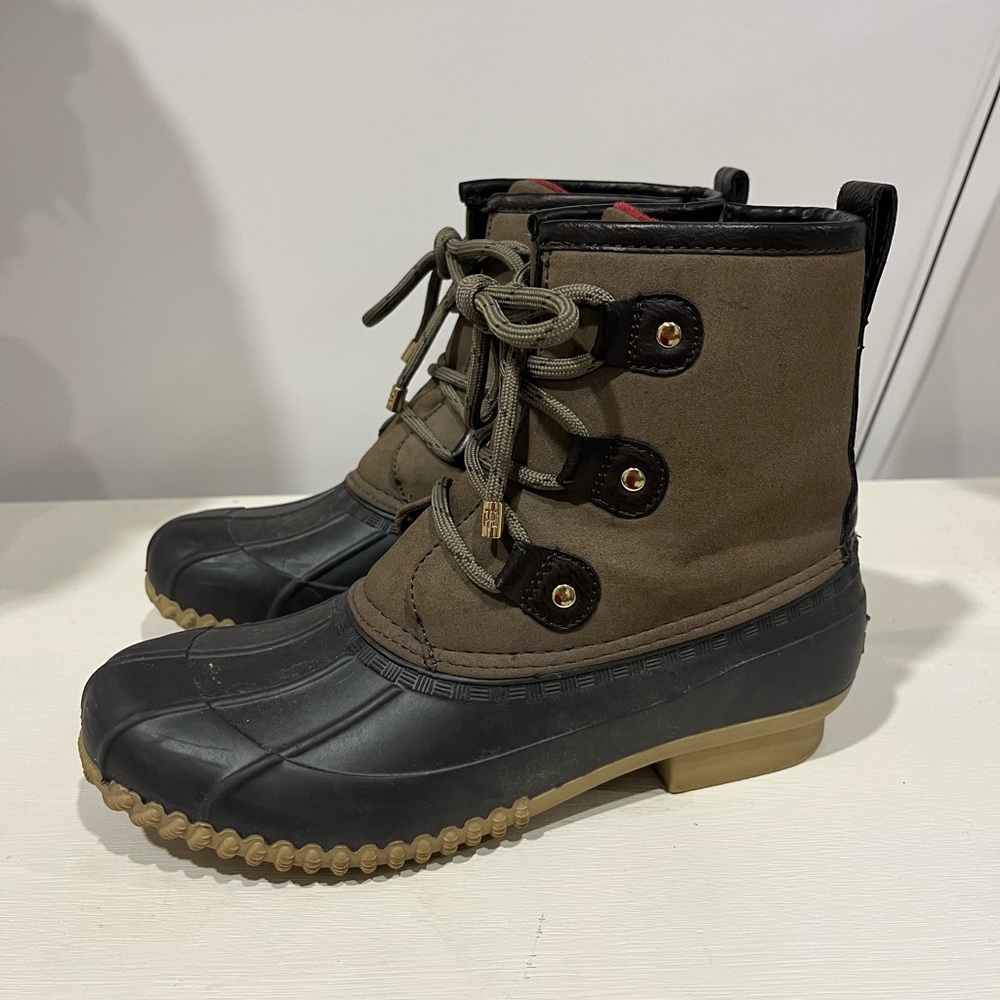 Tommy Hilfiger Women’s Reanna Lace-up/ Side Zip Duck Boots